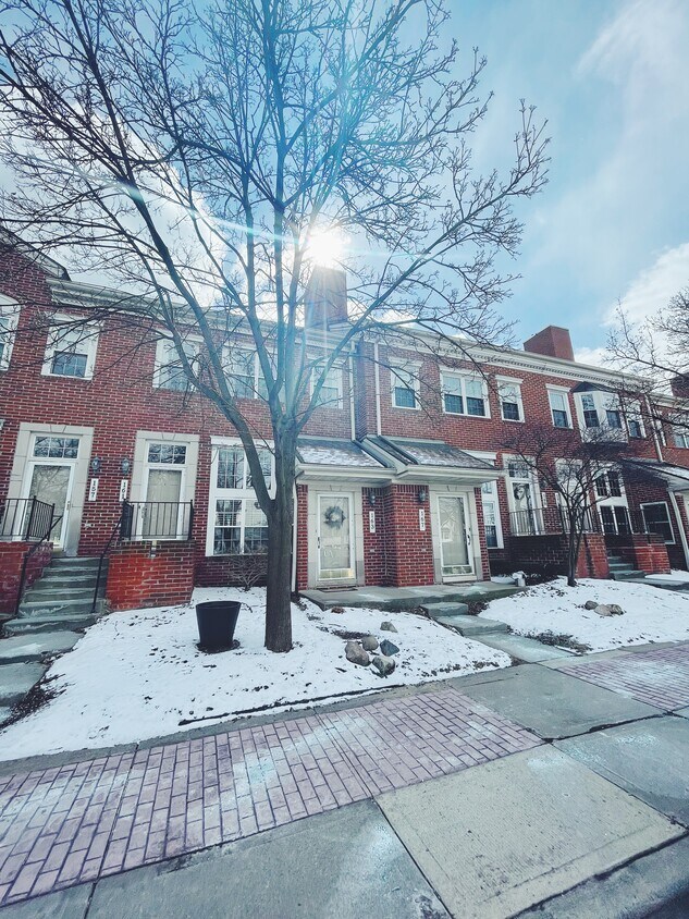 Primary Photo - 163 W Kenilworth Ave