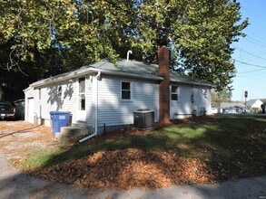 Building Photo - 408 W Hilltop Ln