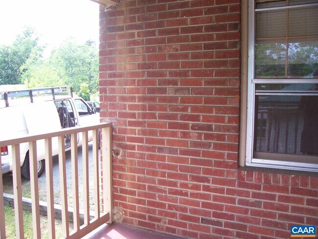 Building Photo - 107 Shamrock Rd