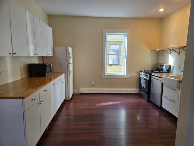 Building Photo - 85 Wood St