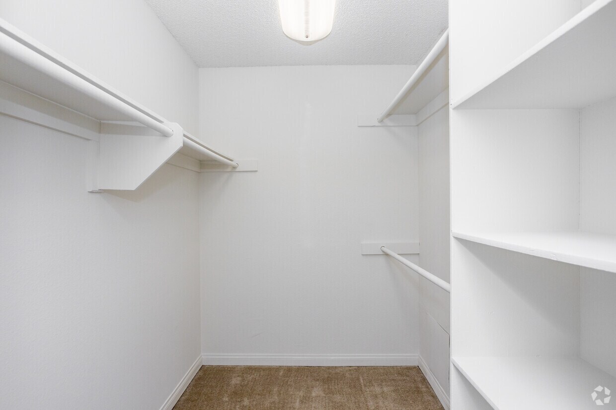 Glen Arbor Villas Apartments in Los Angeles, CA Westside Rentals