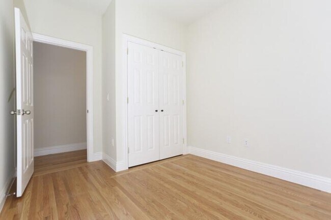 Building Photo - 3 bedroom in San Francisco CA 94117