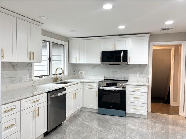 Foto del edificio - 338 Langley Rd