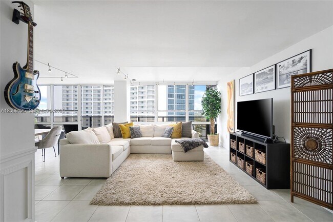 Foto del edificio - 600 NE 36th St