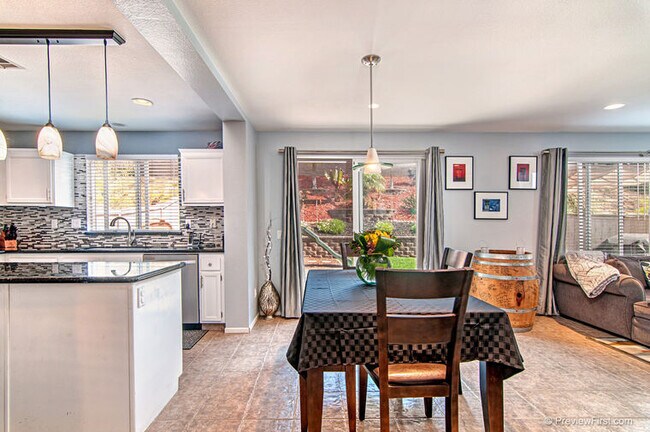 Foto del edificio - 1337 Fieldbrook St