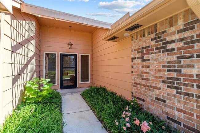 Foto del edificio - 2822 Wood Hollow Dr