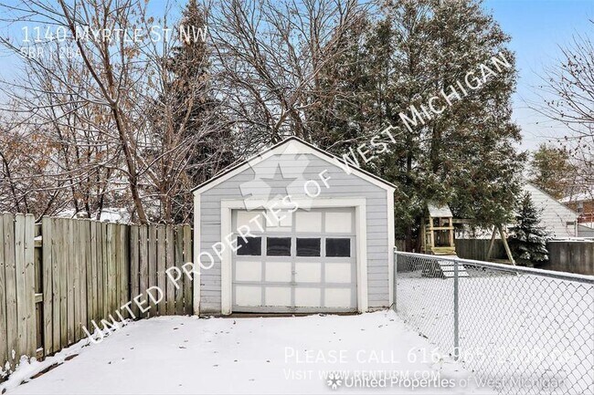 Foto del edificio - Tours Estimated to Begin  | 5 Bed 2 Bath S...