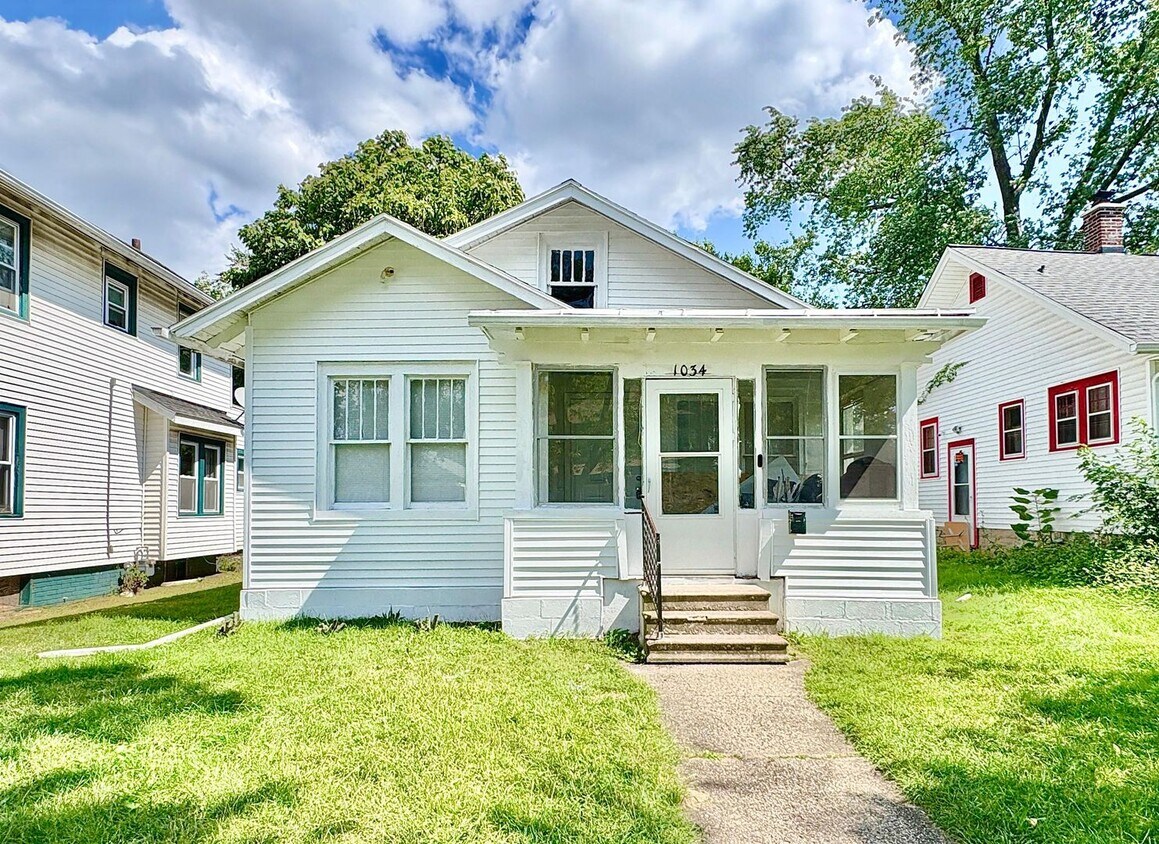 Primary Photo - 1034 Huey St