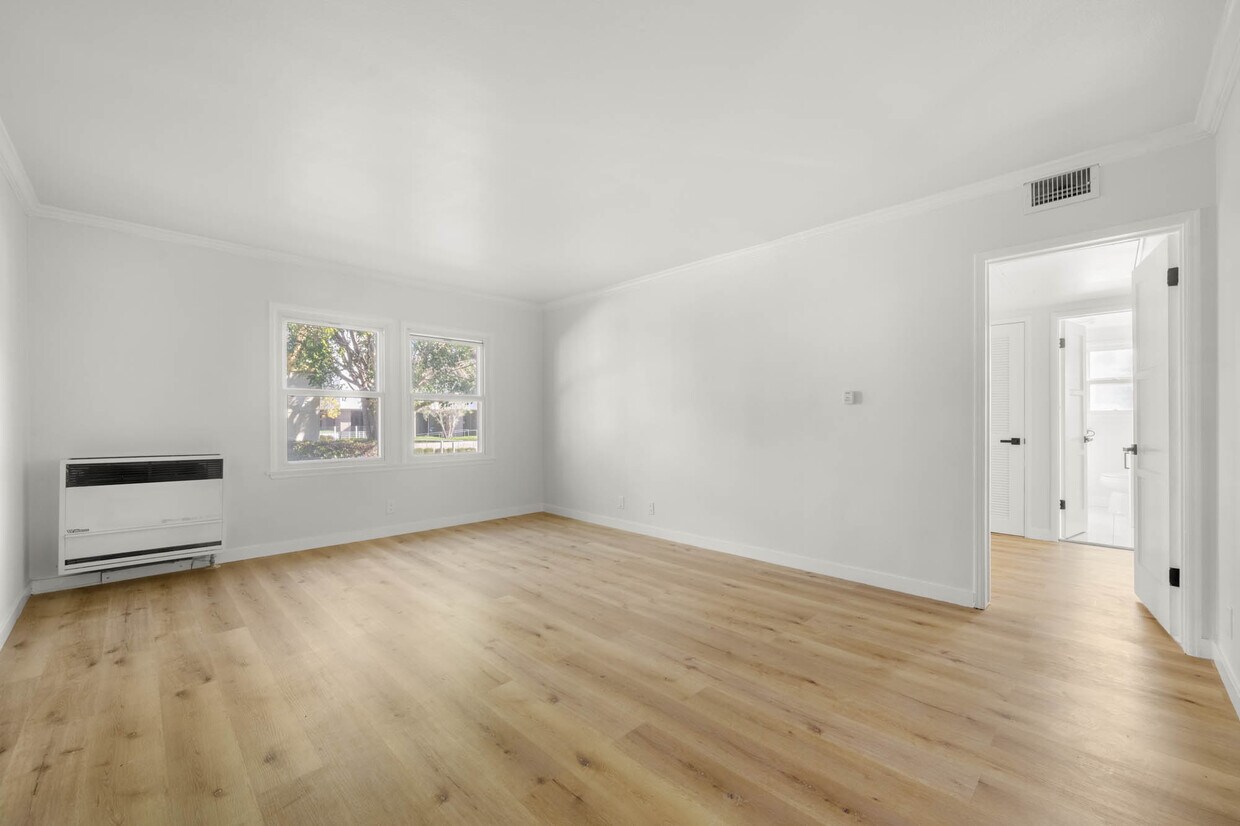Foto principal - 8746 Belford Ave