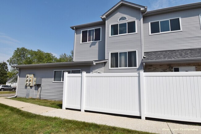 Building Photo - 321 Park Ridge Ln