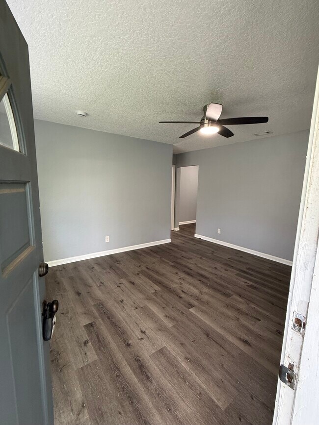 Foto del edificio - 2739 King Cole Dr
