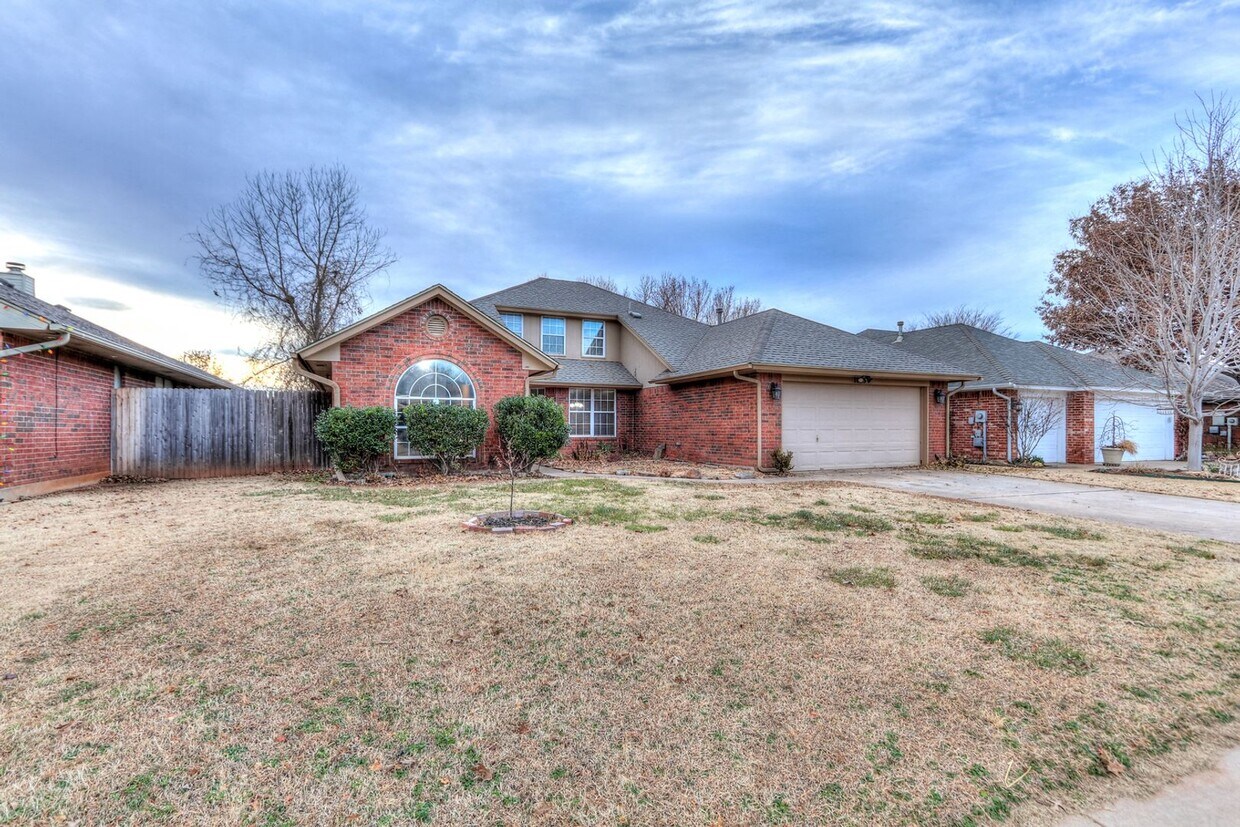 Foto principal - 3 bed 2 bath home in Edmond