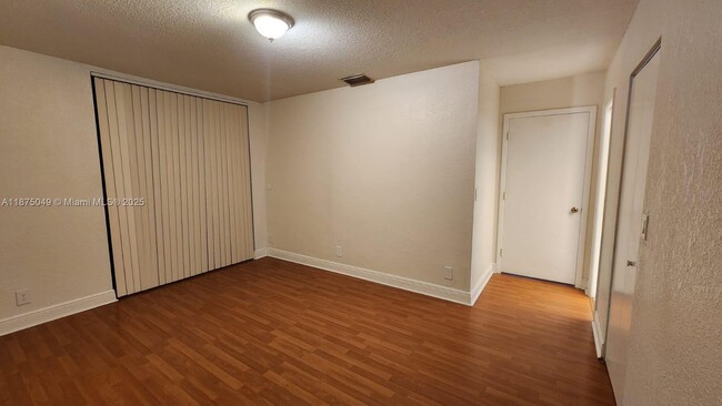 Foto del edificio - 3860 Coral Tree Cir