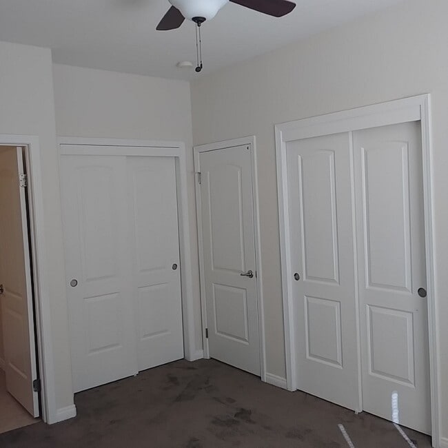 Building Photo - 10720 N Garibaldi Dr