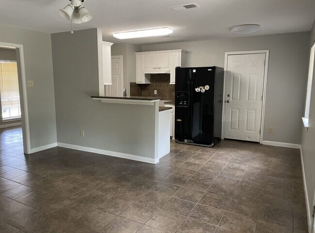 Foto del edificio - 10715 Segrest Dr