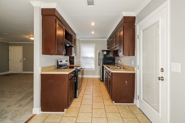 Building Photo - 401 Parlock Rd