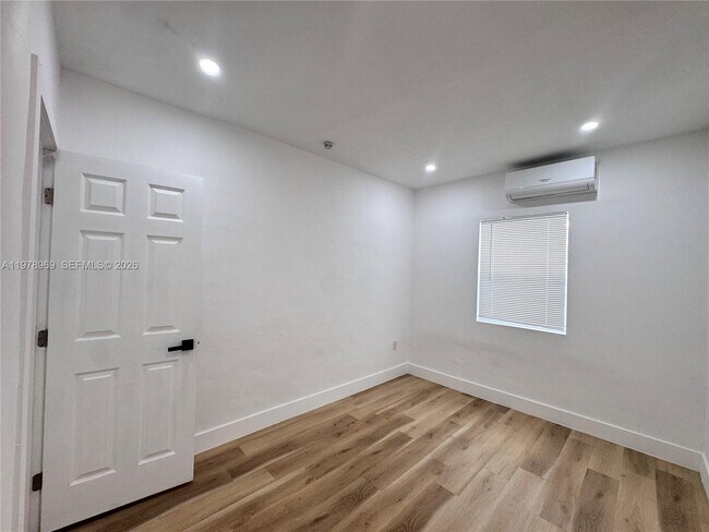 Foto del edificio - 4028 SW 11th St