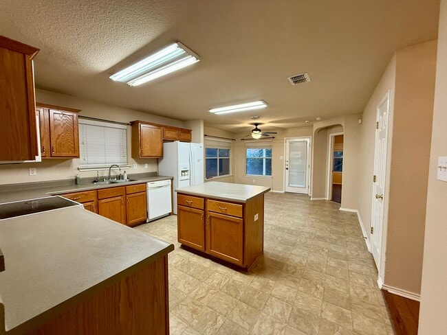 Building Photo - 346 Lucille