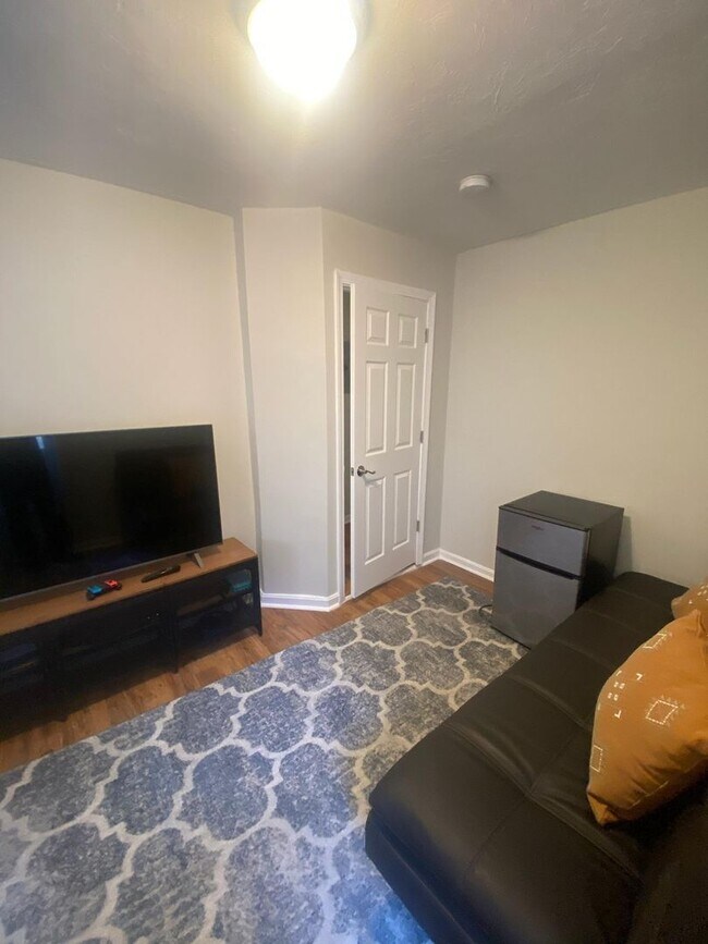 Foto del edificio - HOT NORTH END LISTING!!!!