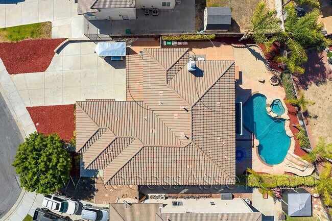 Foto del edificio - Gem Home with 6 Bed/4 Bath Home And A Huge...