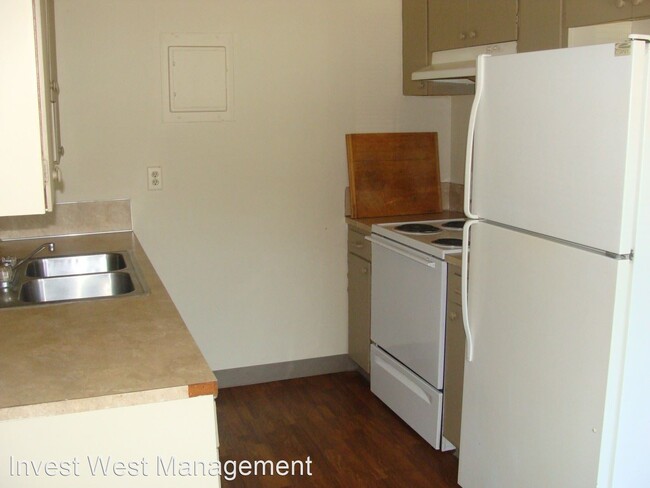 Building Photo - 2 br, 1 bath Apartment - 1806 E Fourth Pla...