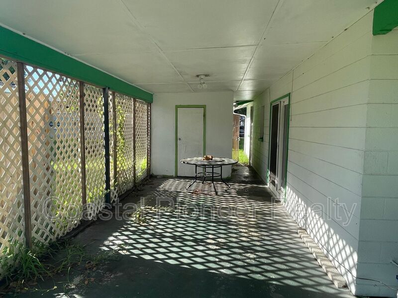 Building Photo - 767 19th Ave S