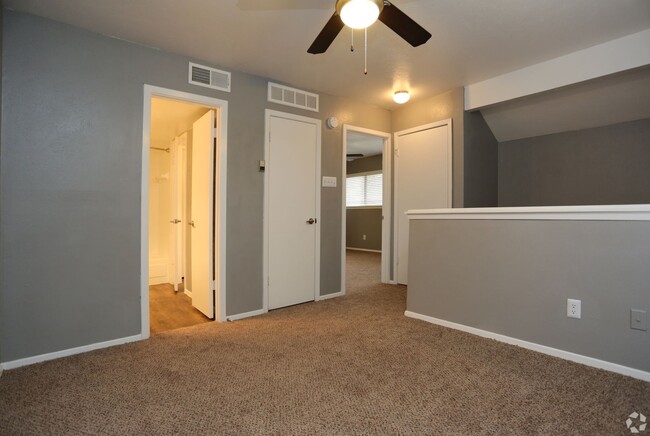 Foto del edificio - Woodbridge Townhomes- 702