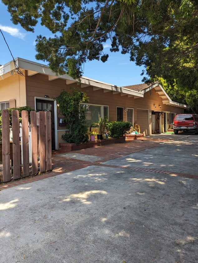Building Photo - 25126 Feijoa Ave