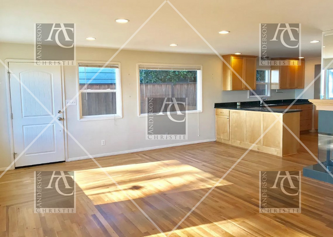 Building Photo - Ocean Front Beach House
