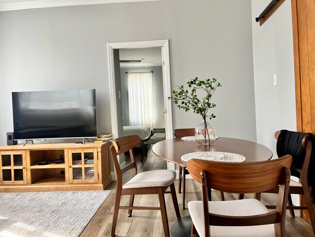 Foto del edificio - 7812 Hudson Ave
