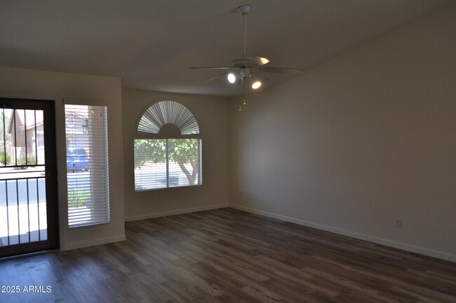 Building Photo - 6800 S Oakmont Dr