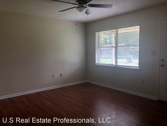 Foto del edificio - 3 br, 1.5 bath House - 1031 White Circle