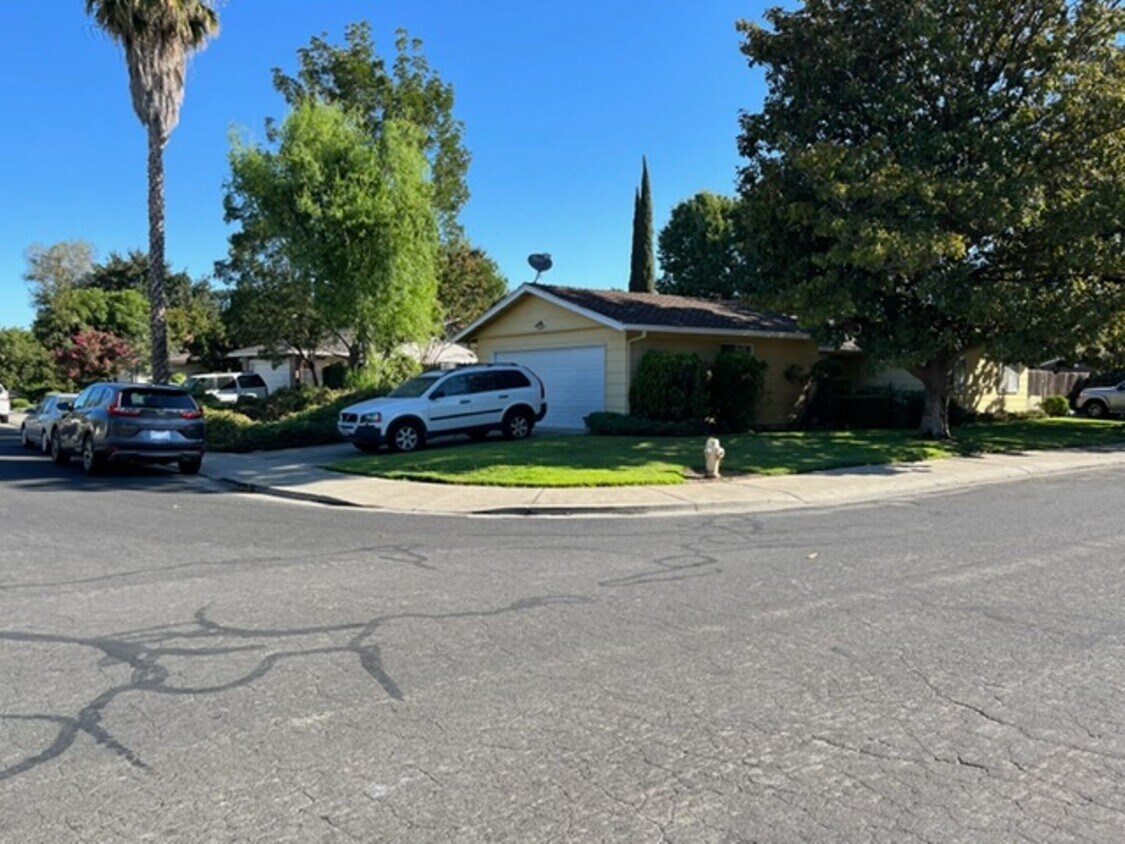 Foto del edificio - 4208 Round Valley Cir