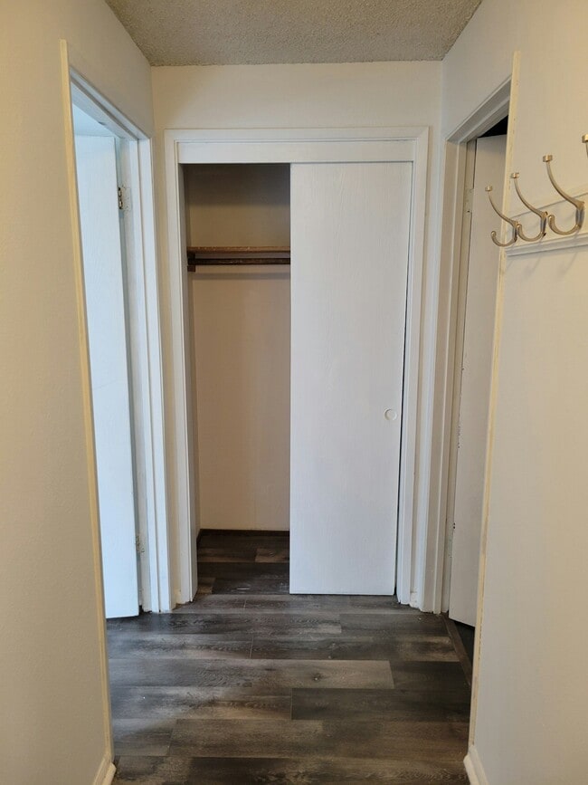 Building Photo - 318 S 174th Pl