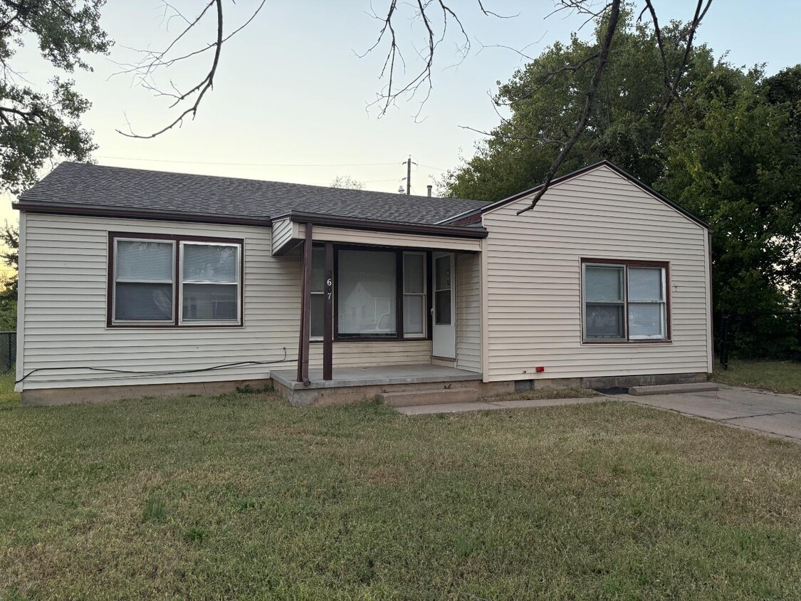 Primary Photo - 2607 N Poplar St