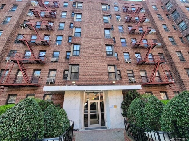 Foto del edificio - 141-60 84th Rd