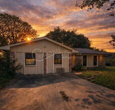 Building Photo - 2806 Greystone Dr