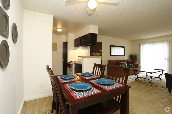Interior Photo - Willowstone