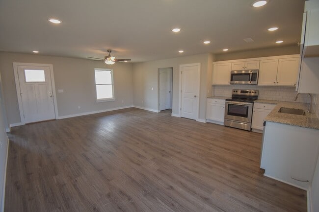 Building Photo - Beautiful 3 Bed 2 Bath Home in Farmington!