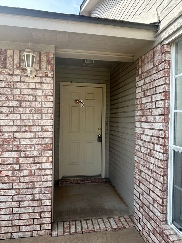 Primary Photo - Summit St Duplex