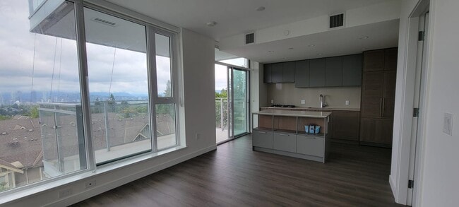 Photo du bâtiment - 5685 Halley Av