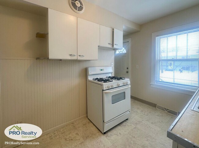 Foto del edificio - 4001-4003 N Bryant Ave