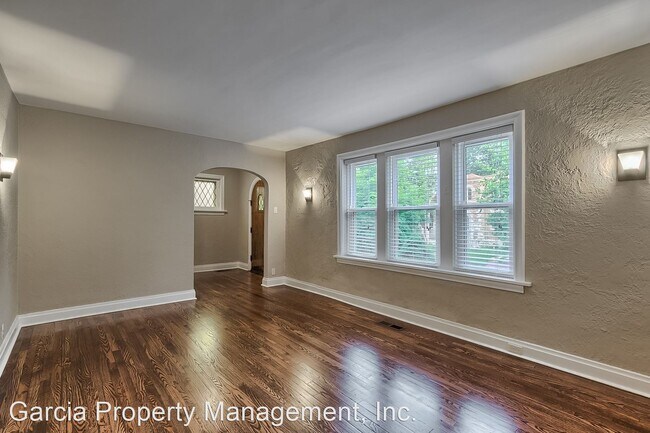 Foto del edificio - 2 br, 1 bath House - 5015 Miami Street