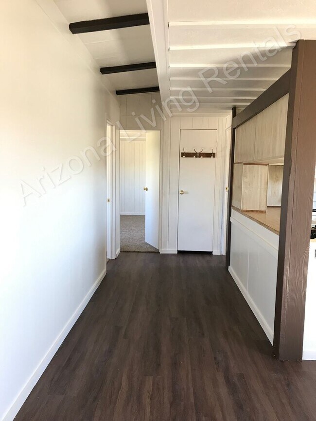 Foto del edificio - SPACIOUS THREE BEDROOM