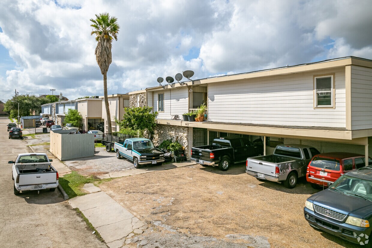 Primary Photo - 9603 Kapri Ln