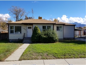 Building Photo - 2953 S Garden Cir