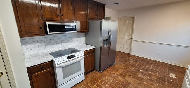 Foto del edificio - 3 Bedroom Single Family Home in Mobile