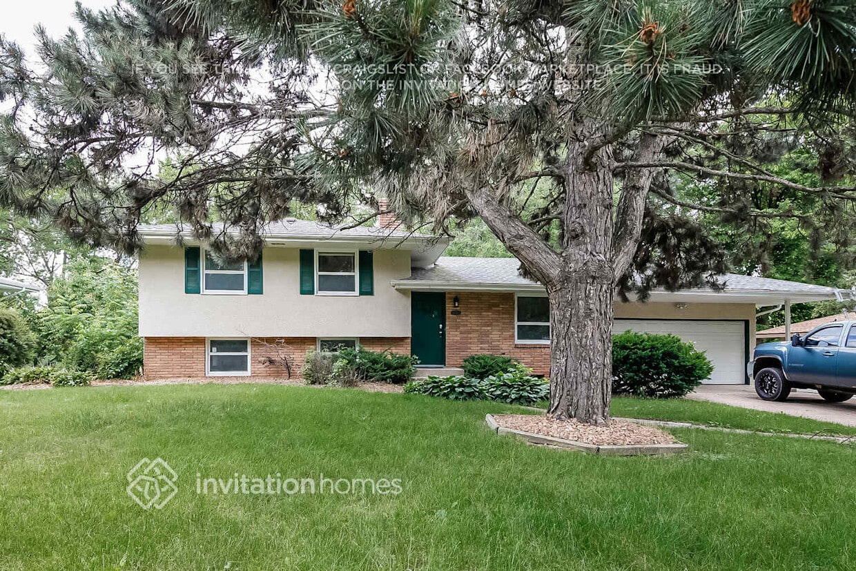 Primary Photo - 2743 Farrington St