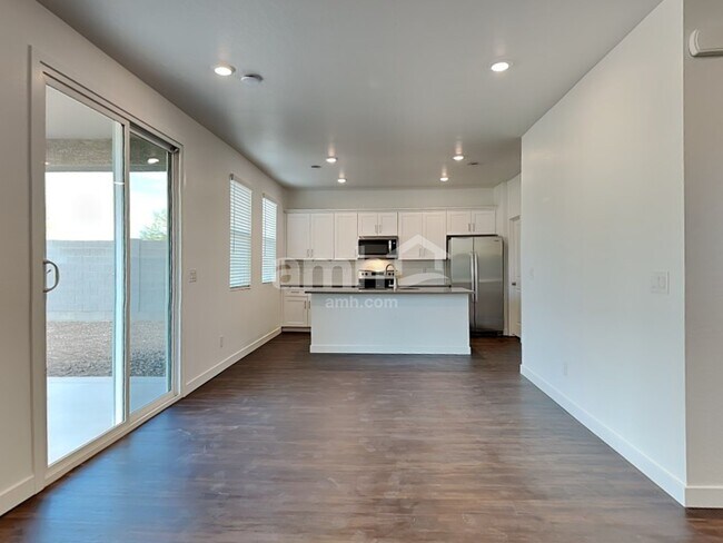 Foto del edificio - 2128 W Alicia Dr