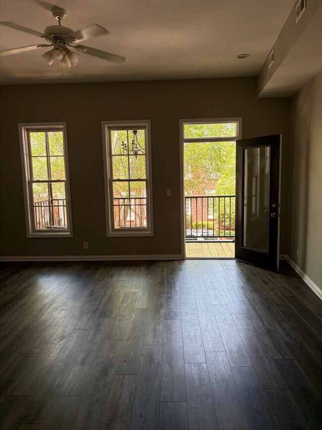 Foto del edificio - 9438 Norton Commons Blvd